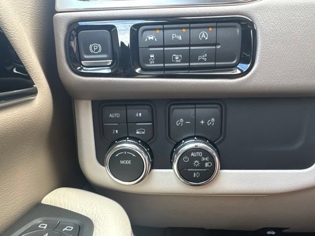 New 2026 GMC Yukon Denali w/ Sun & Power Step Package AWD/4WD image 6