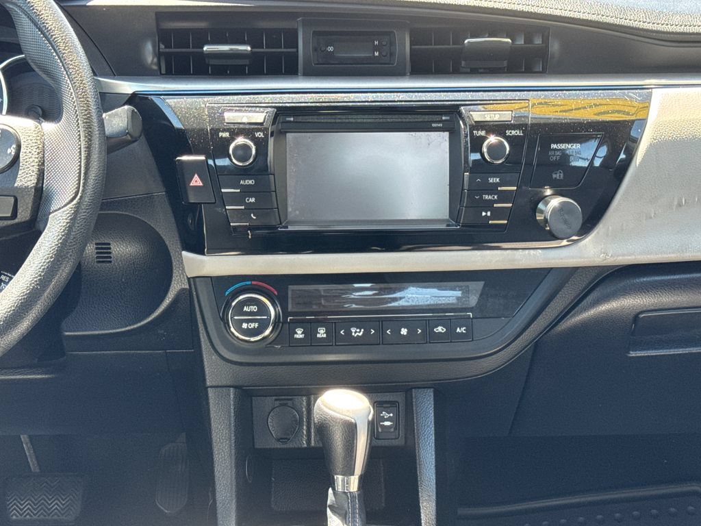 Used 2014 Toyota Corolla LE FWD image 17