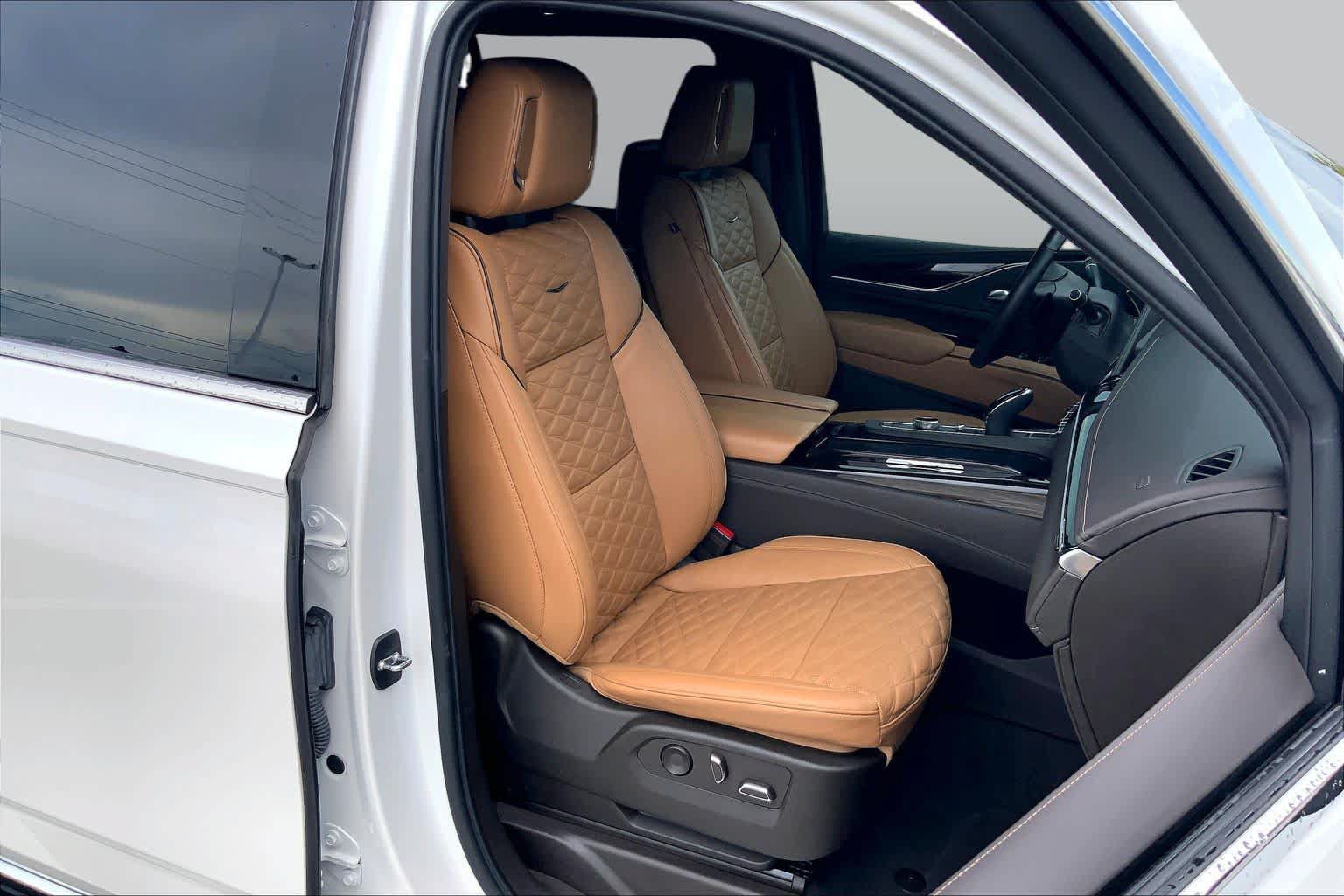 Used 2023 Cadillac Escalade ESV Premium Luxury AWD/4WD image 9