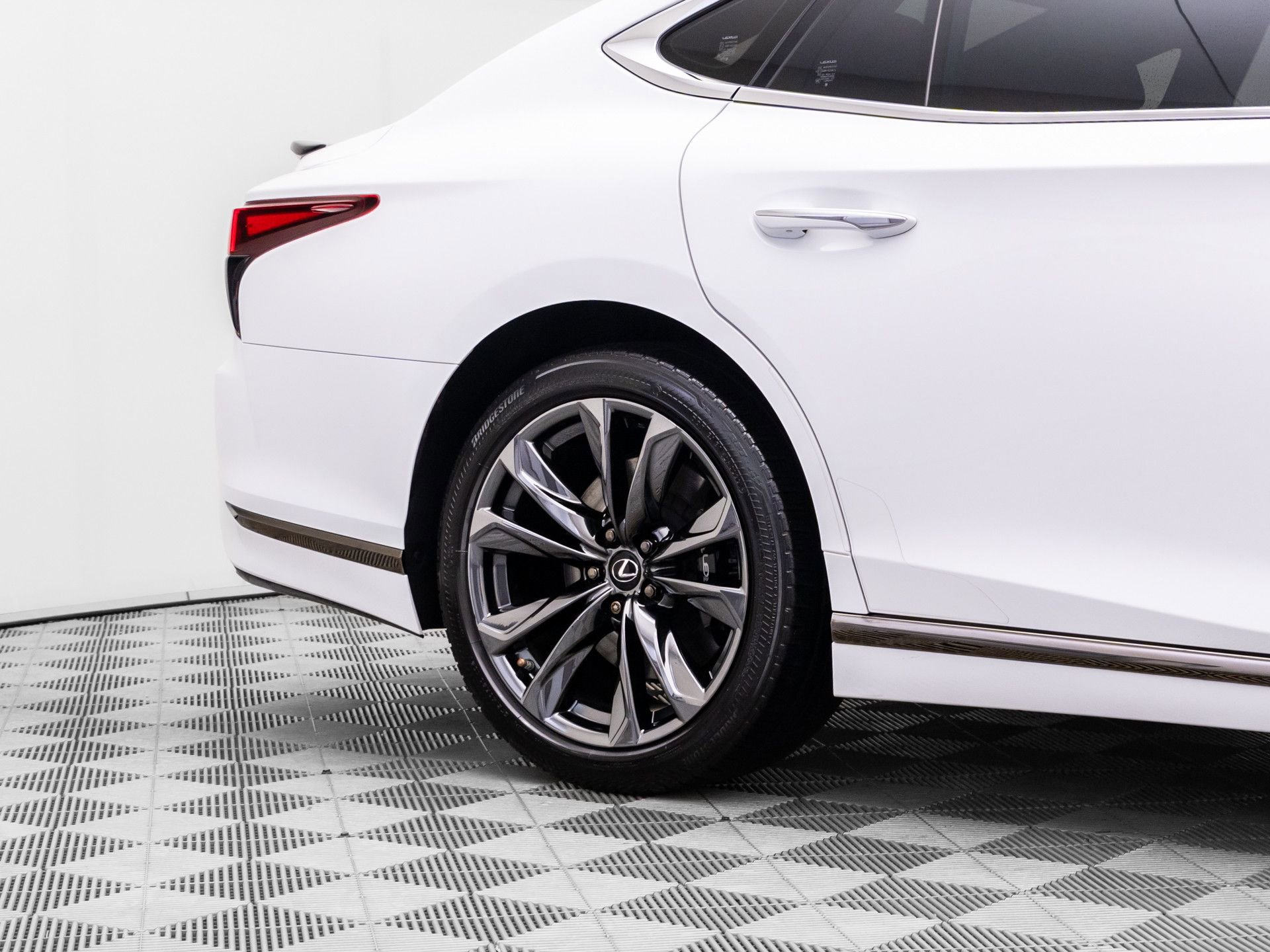 Used 2021 Lexus LS 500 F Sport w/ Accessory Package (Z2) image 36