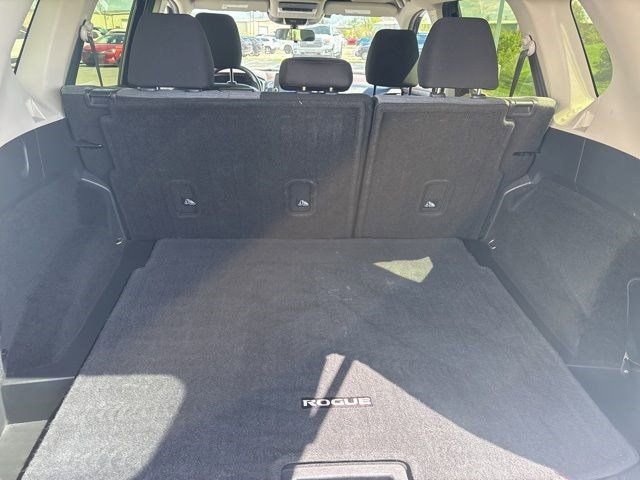 Used 2023 Nissan Rogue SV image 32