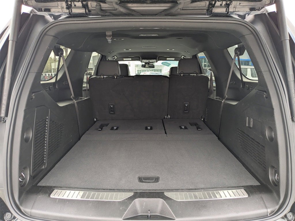 Used 2025 Chevrolet Suburban Z71 image 12