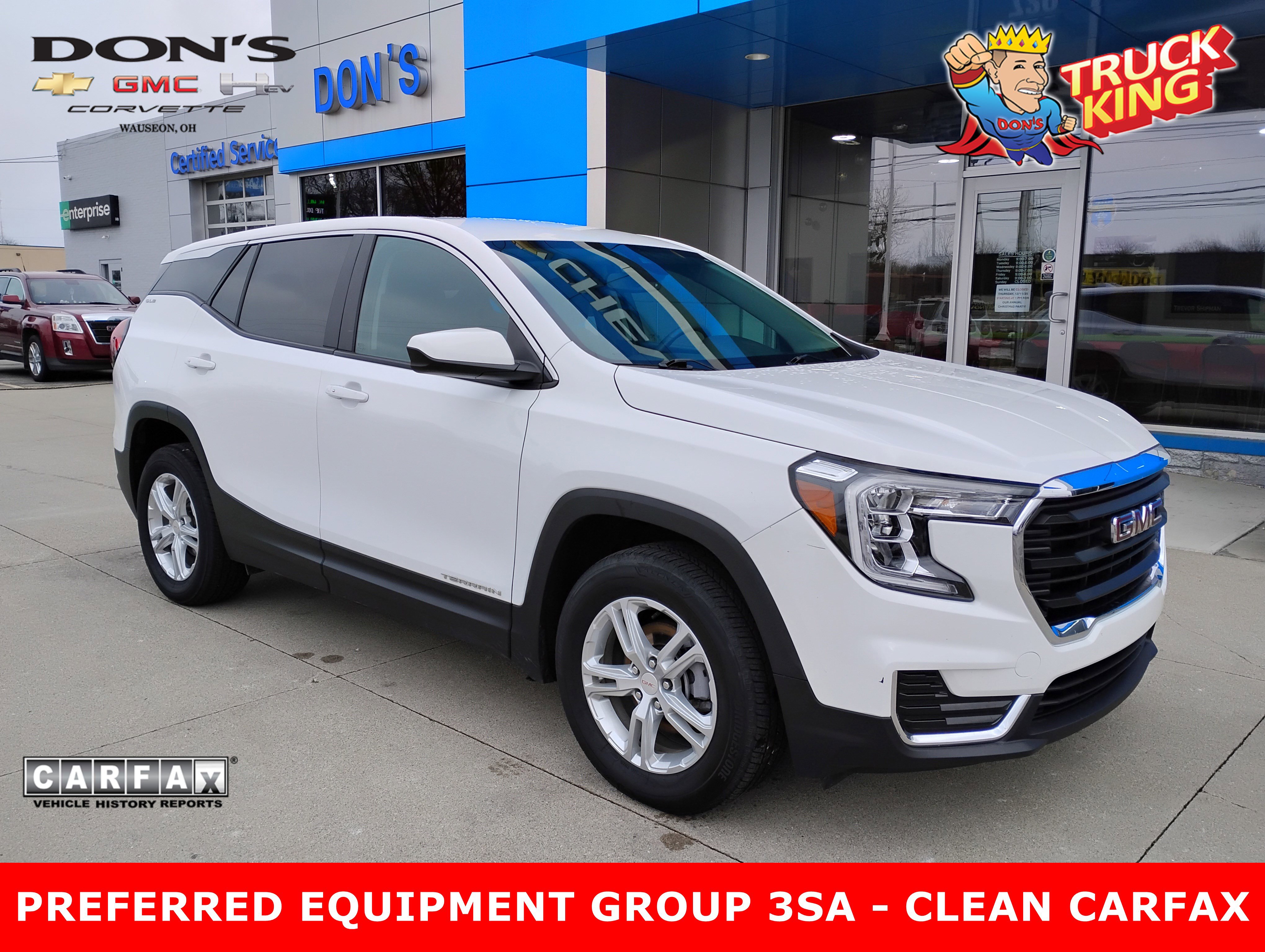 Used 2023 GMC Terrain SLE image 1