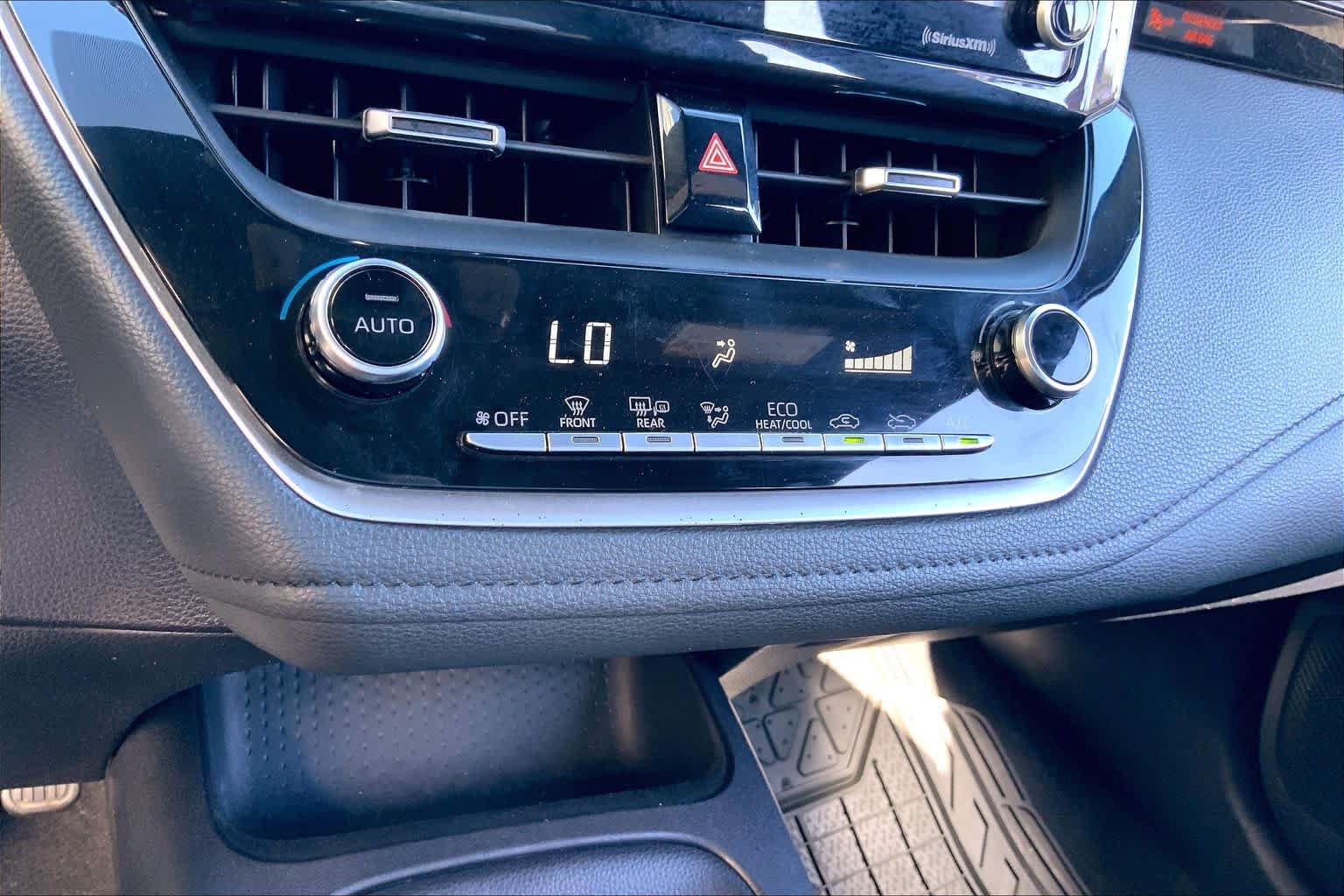 Used 2022 Toyota Corolla SE FWD image 32