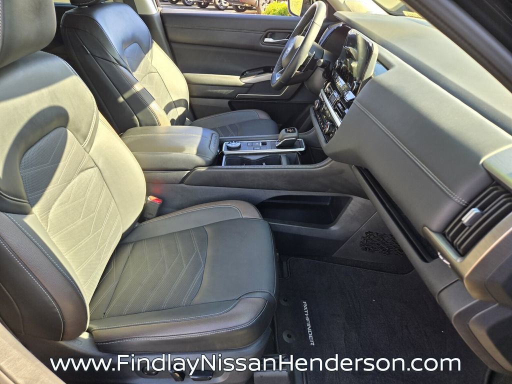Used 2025 Nissan Pathfinder Platinum AWD/4WD image 18