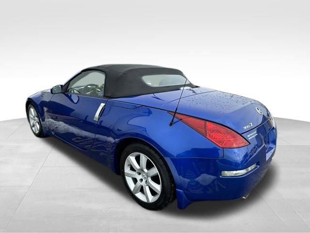 Used 2005 Nissan 350Z Enthusiast w/ (S02) Side Air Bags Pkg image 3