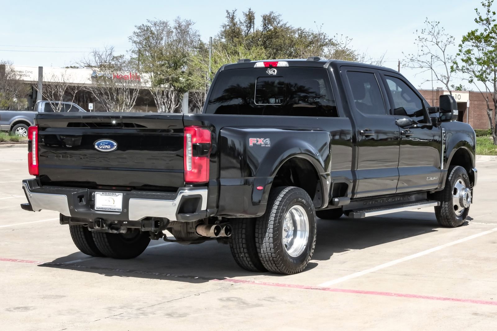 Used 2023 Ford F350 Lariat image 11