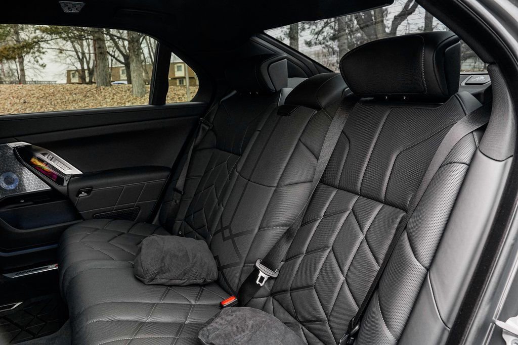 Used 2026 BMW i7 xDrive60 w/ Executive Package image 15