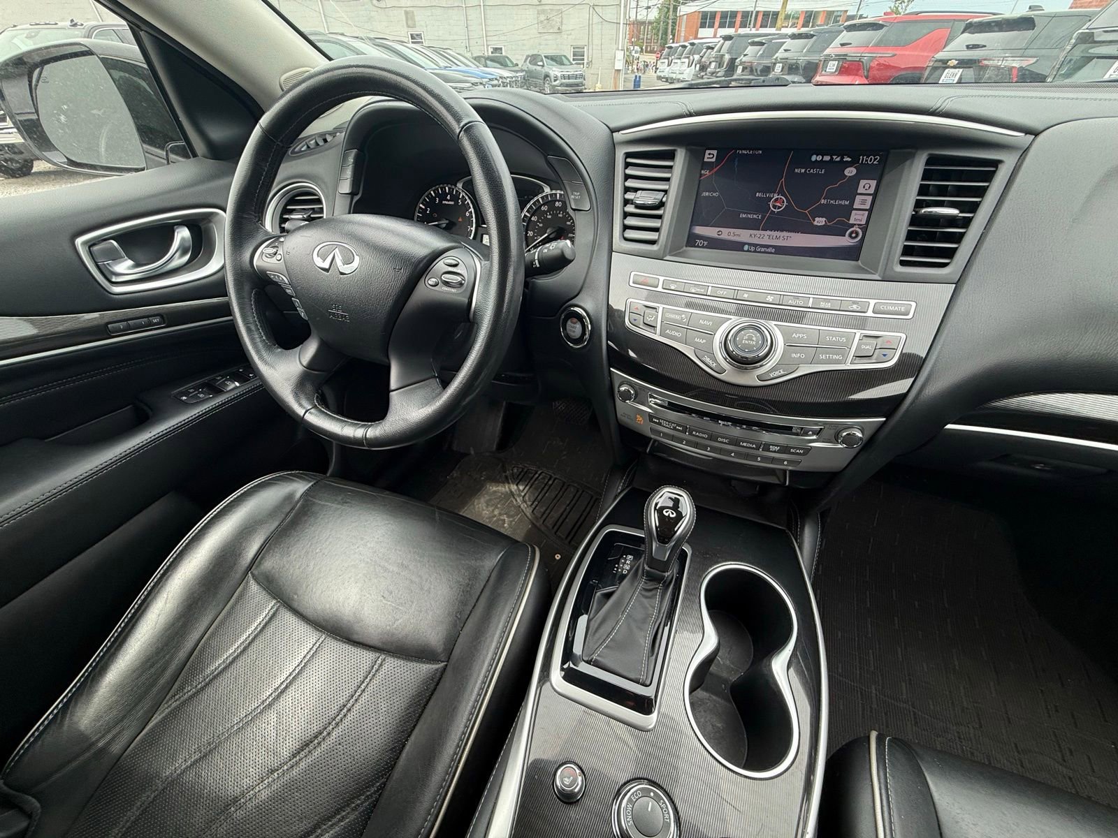 Used 2017 INFINITI QX60 Luxe w/ Premium Plus Package AWD/4WD image 3