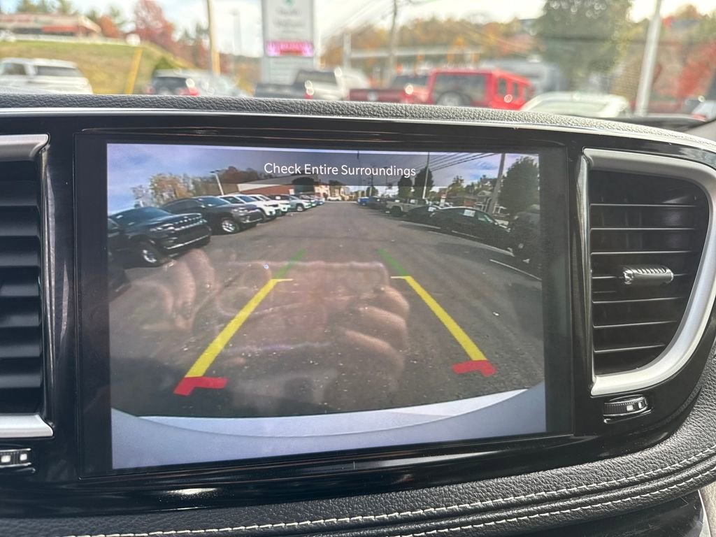 Used 2024 Chrysler Pacifica Touring-L image 22