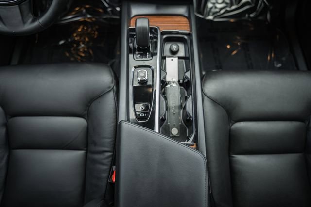 Used 2024 Volvo XC60 B5 Plus w/ Protection Package Premier AWD/4WD image 25