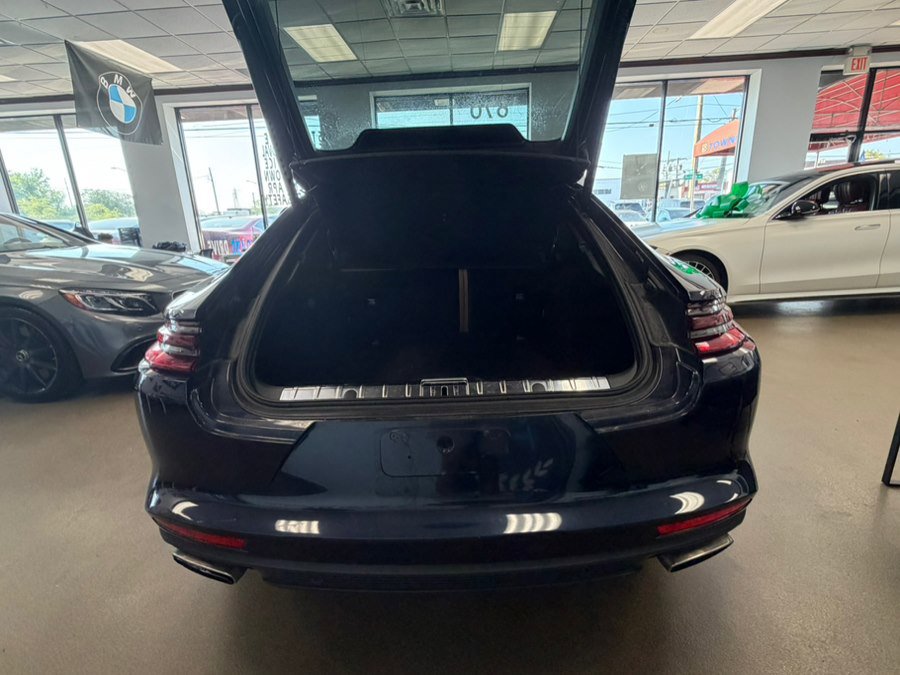 Used 2018 Porsche Panamera 4 AWD/4WD image 33