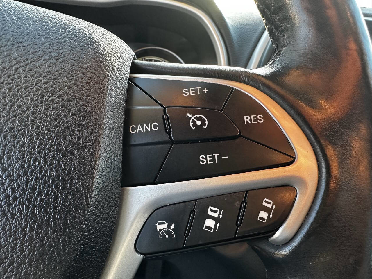 Used 2014 Jeep Cherokee Limited w/ Technology Group image 32