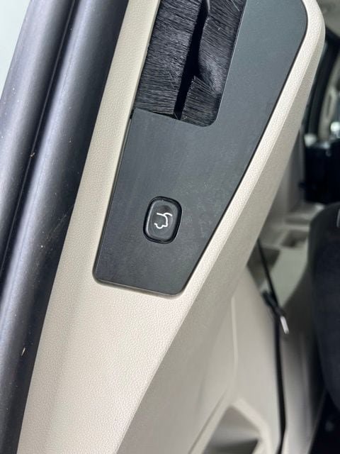 Used 2015 Dodge Grand Caravan SXT w/ UConnect Hands-Free Group FWD image 26