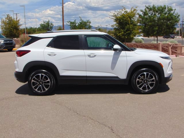 Used 2025 Chevrolet TrailBlazer LT AWD/4WD image 3