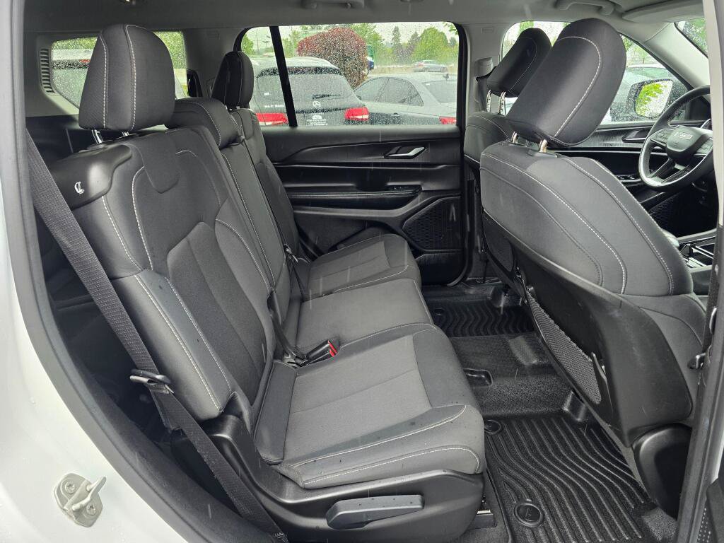 Used 2023 Jeep Grand Cherokee L Laredo w/ Luxury Tech Group I AWD/4WD image 27