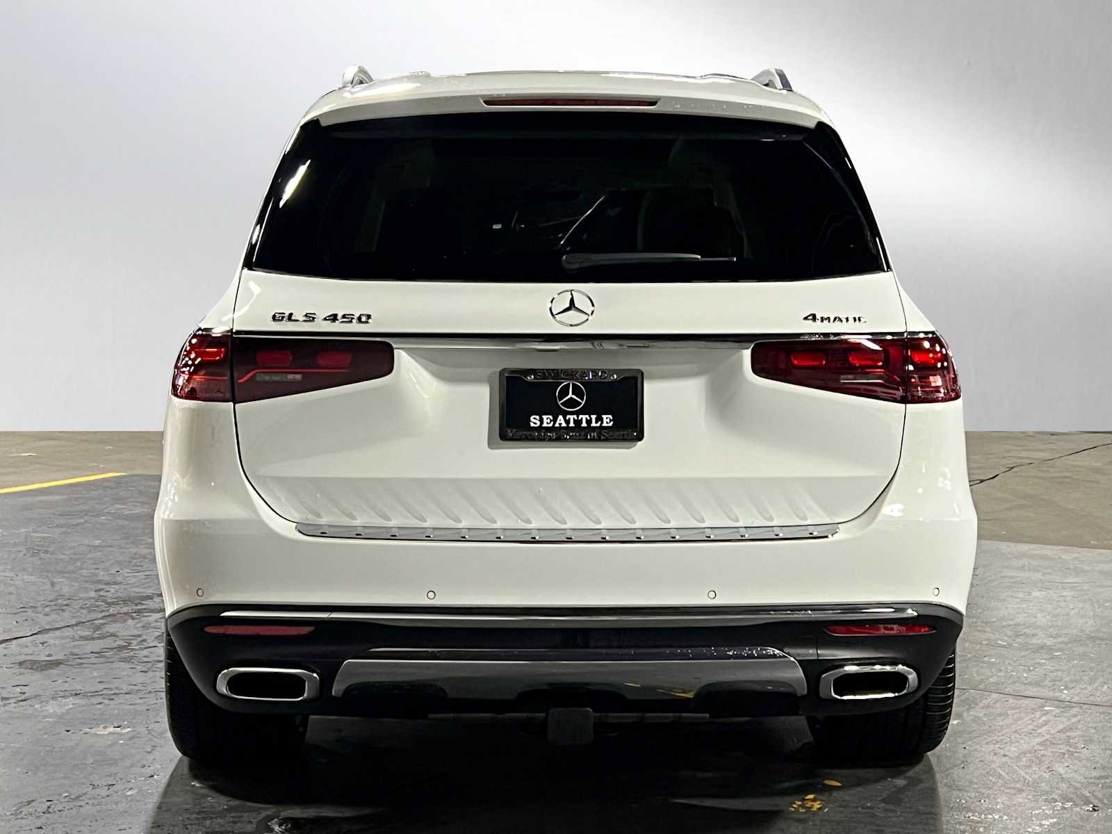 Used 2025 Mercedes-Benz GLS 450 4MATIC image 4