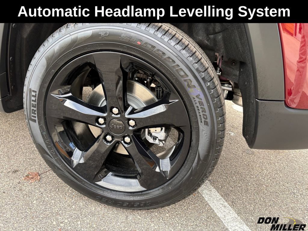 New 2025 Jeep Grand Cherokee Limited w/ Black Appearance Package image 9