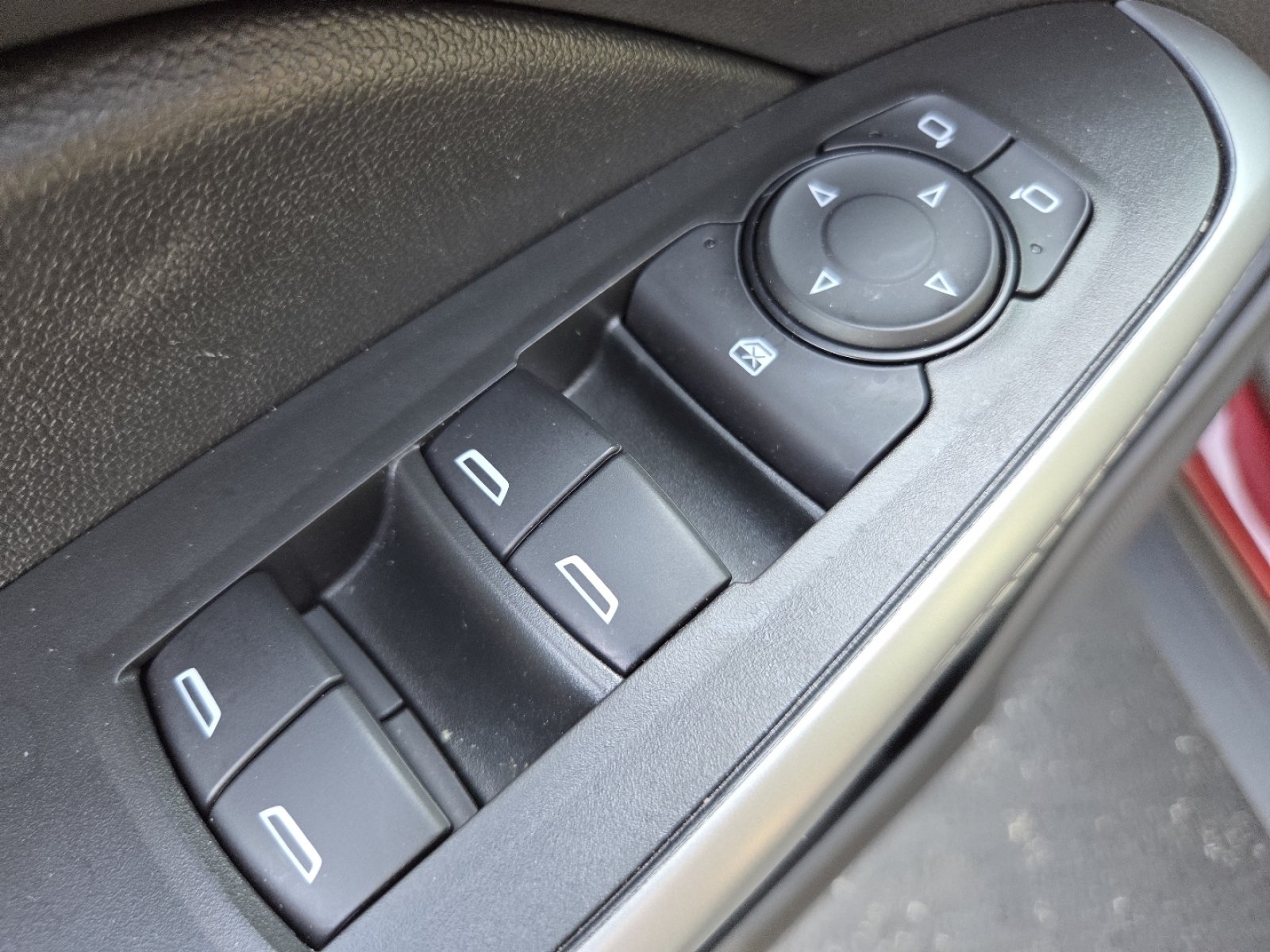 Used 2024 Chevrolet Trax LS FWD image 25
