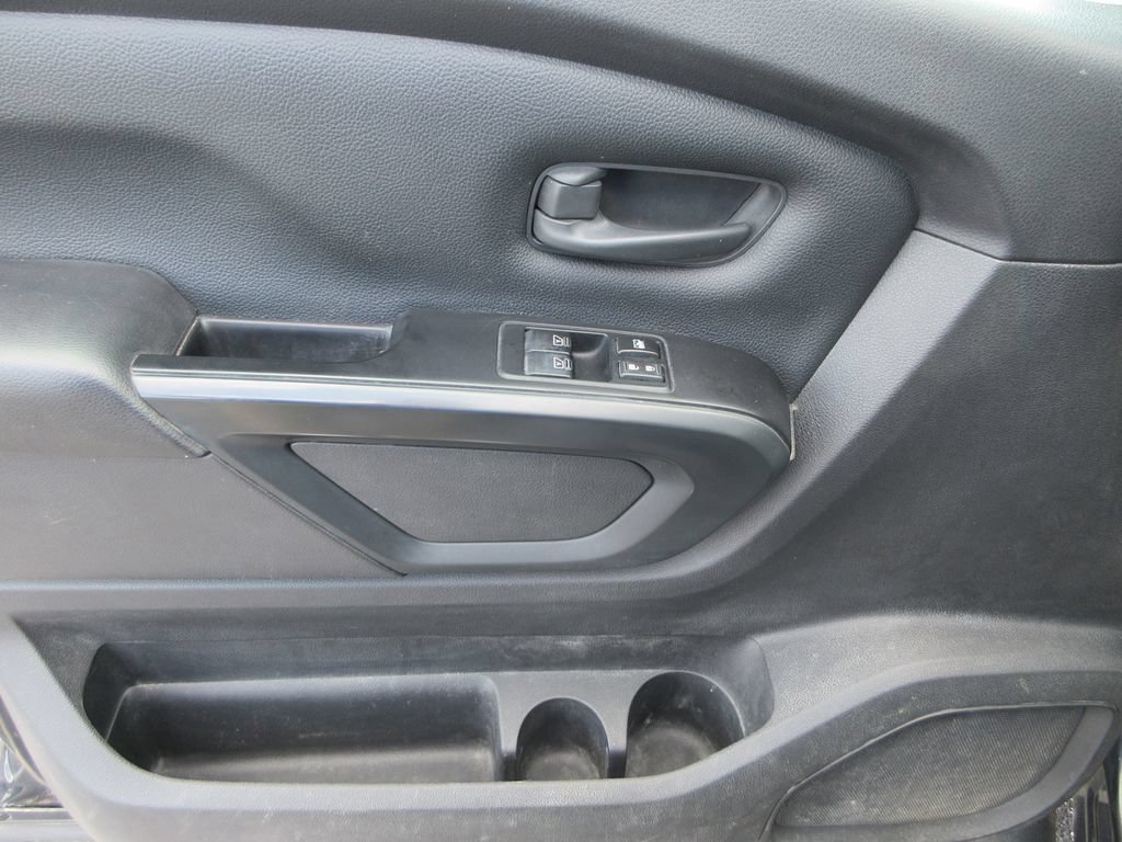Used 2019 Nissan Titan S AWD/4WD image 15