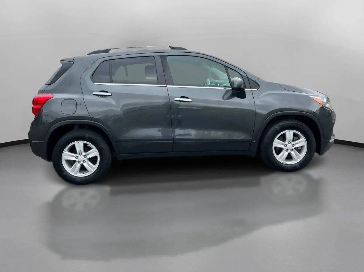 Used 2020 Chevrolet Trax LT w/ Driver Confidence Package FWD image 4