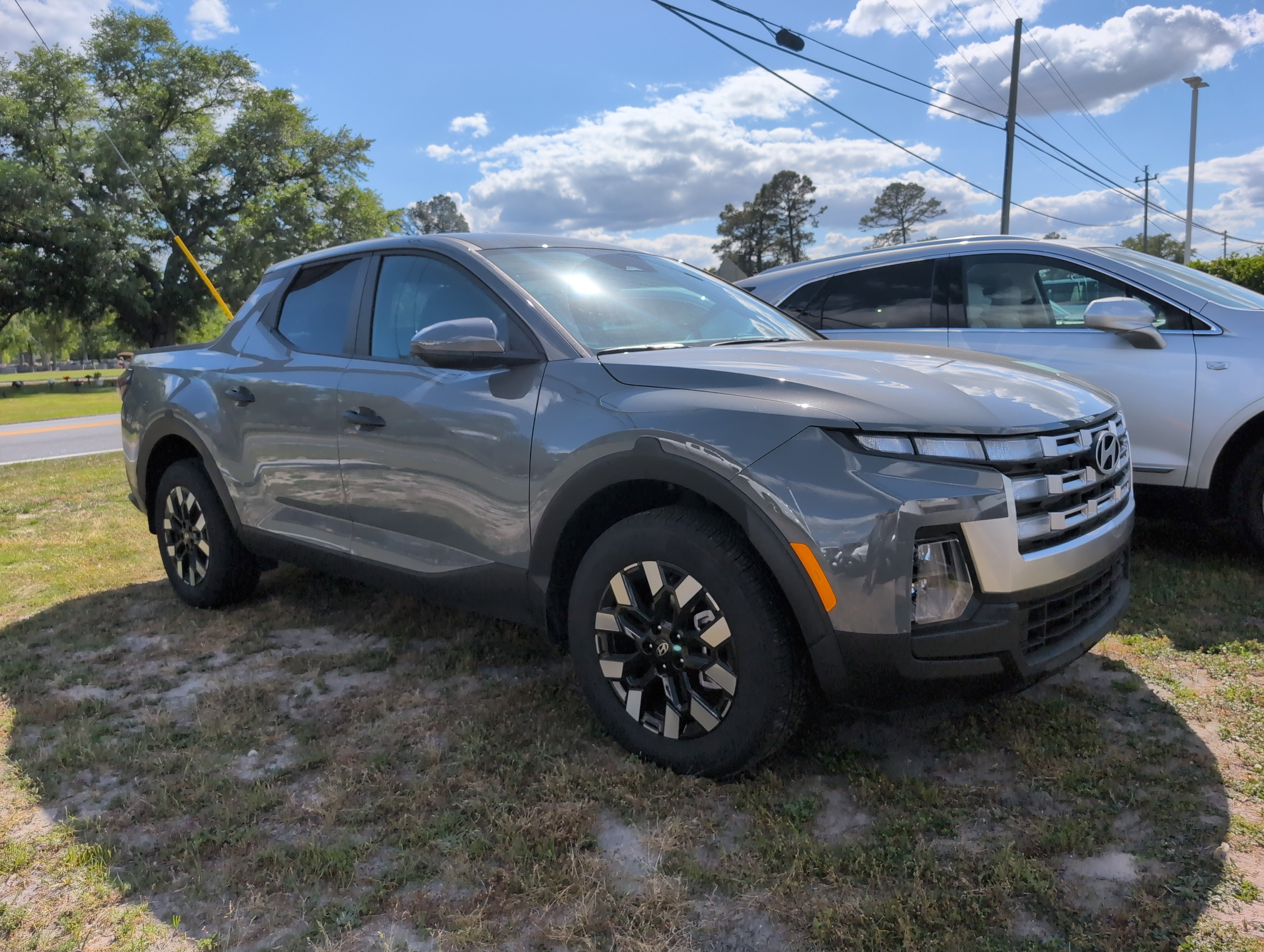 Used 2026 Hyundai Santa Cruz SE image 1