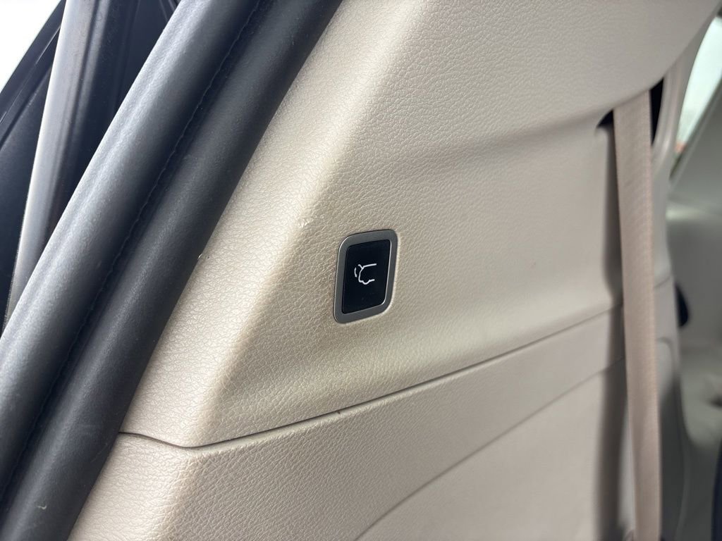 Used 2021 Chrysler Pacifica Touring-L image 9