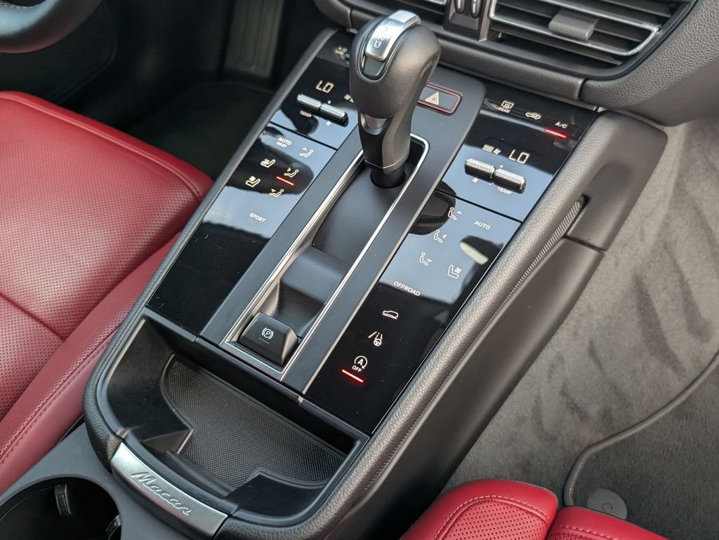 Certified 2024 Porsche Macan AWD/4WD image 15