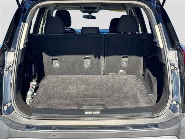 Used 2022 Nissan Rogue SV image 13