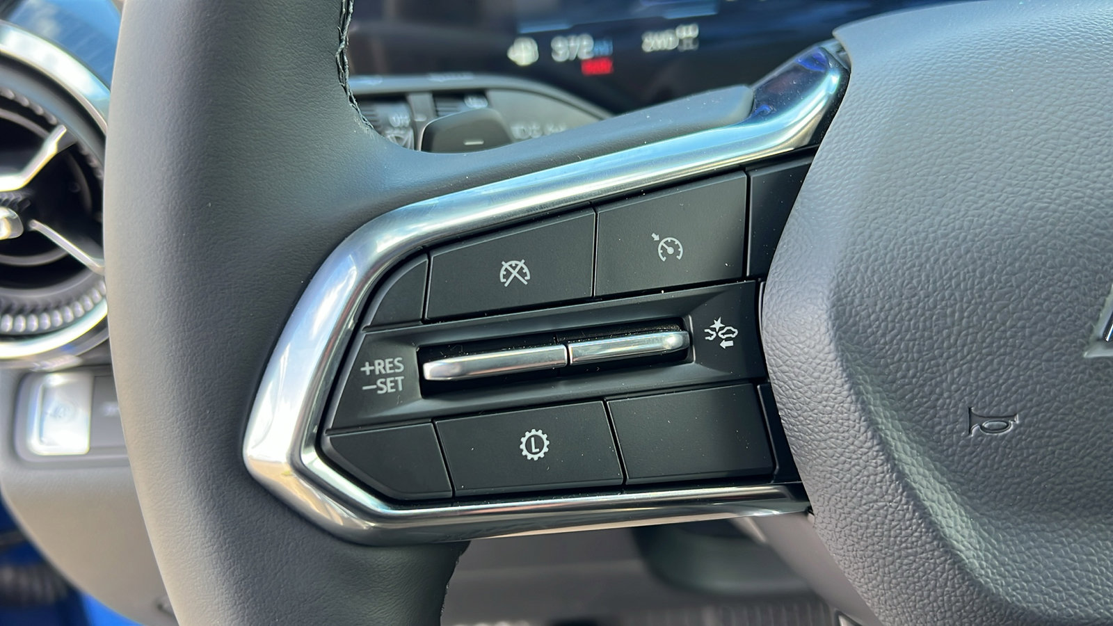 New 2026 Chevrolet Equinox ACTIV w/ Convenience Package III AWD/4WD image 24
