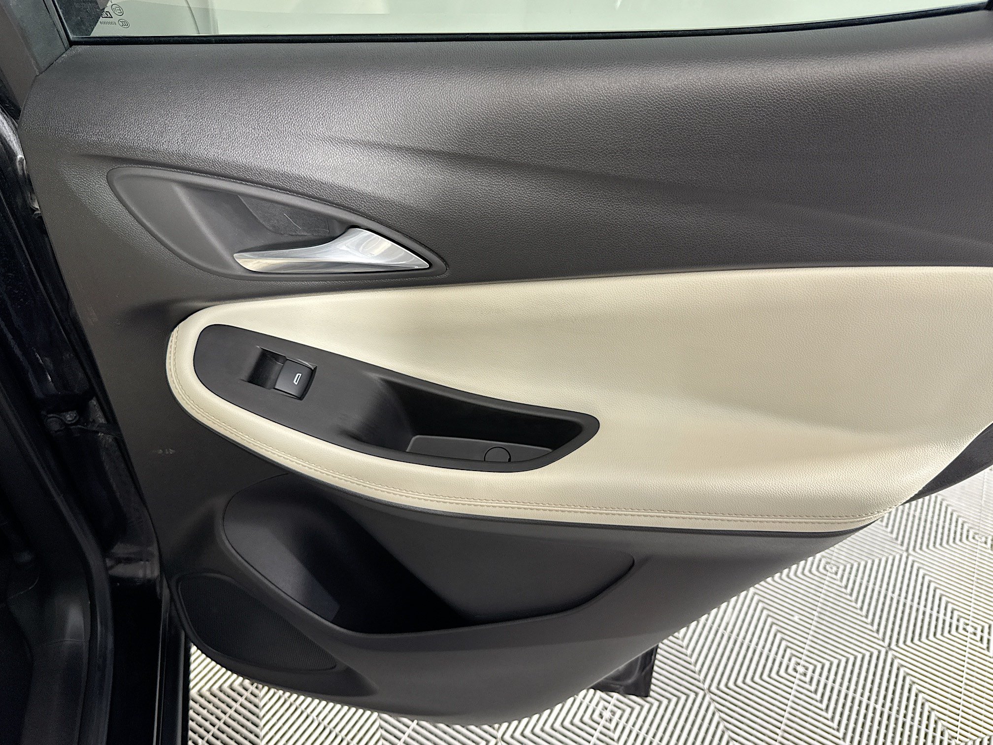 Used 2024 Buick Encore GX Avenir w/ Avenir Technology Package FWD image 26