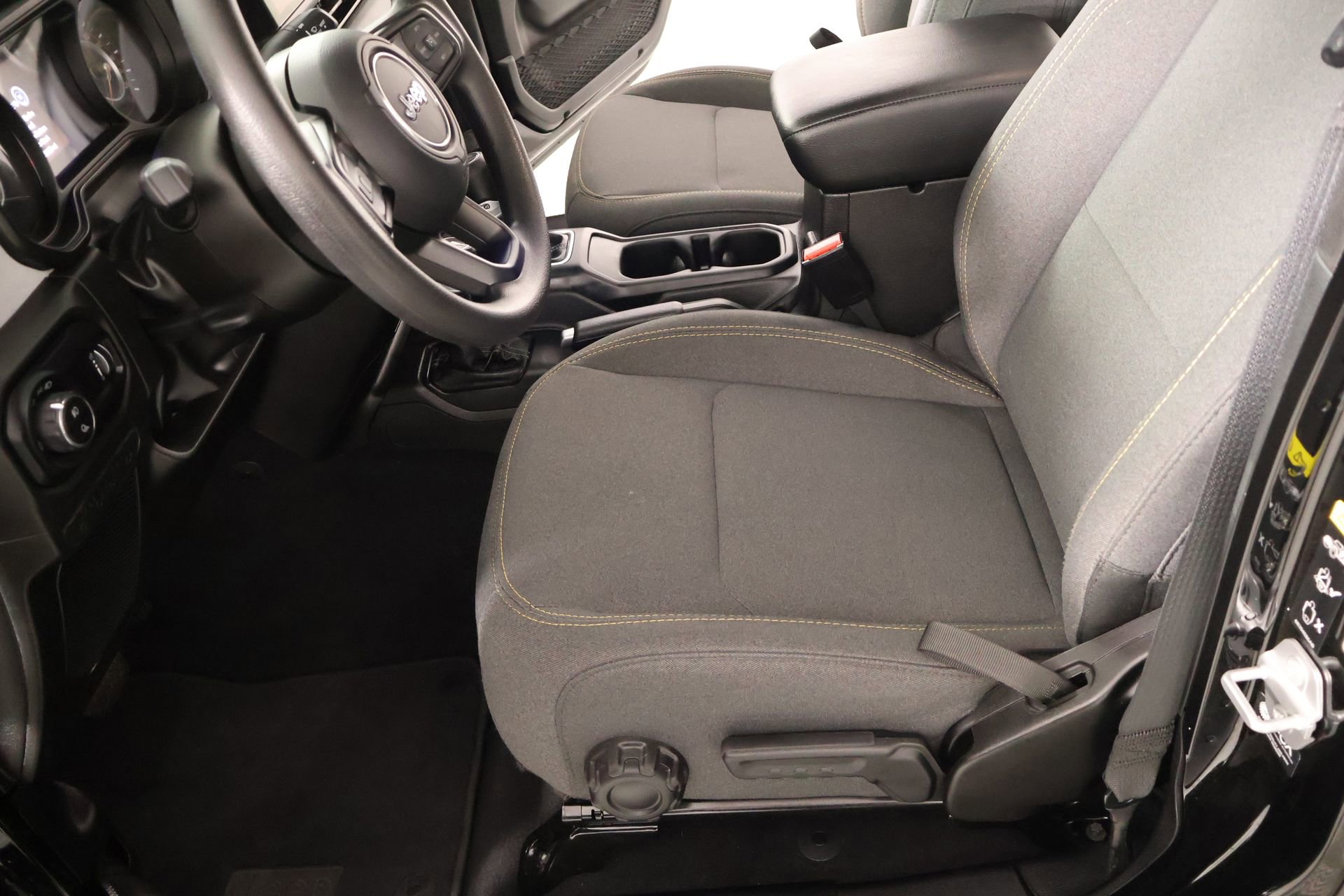 Used 2025 Jeep Gladiator Sport image 10