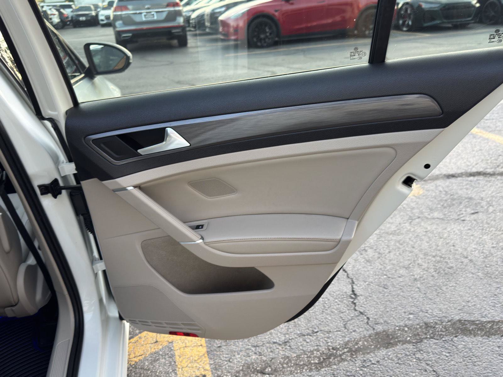 Used 2019 Volkswagen Golf SE FWD image 33