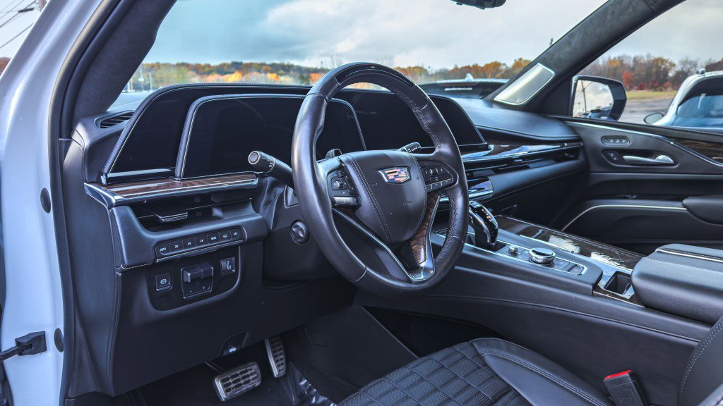 Used 2022 Cadillac Escalade ESV Sport Platinum w/ Heavy-Duty Trailer Package image 19