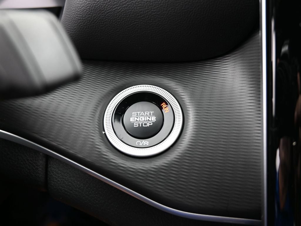 Used 2025 Jeep Grand Cherokee Laredo image 23