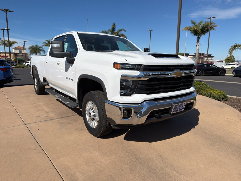 Used 2025 Chevrolet Silverado 2500 LT w/ Convenience Package AWD/4WD image 3