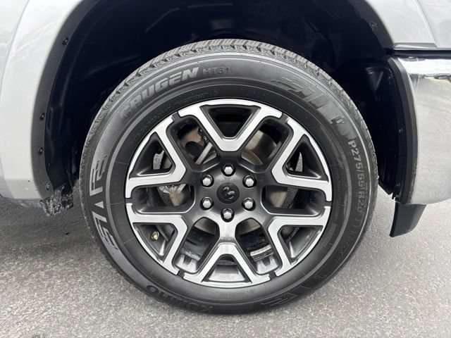 Used 2025 RAM 1500 Laramie AWD/4WD image 9