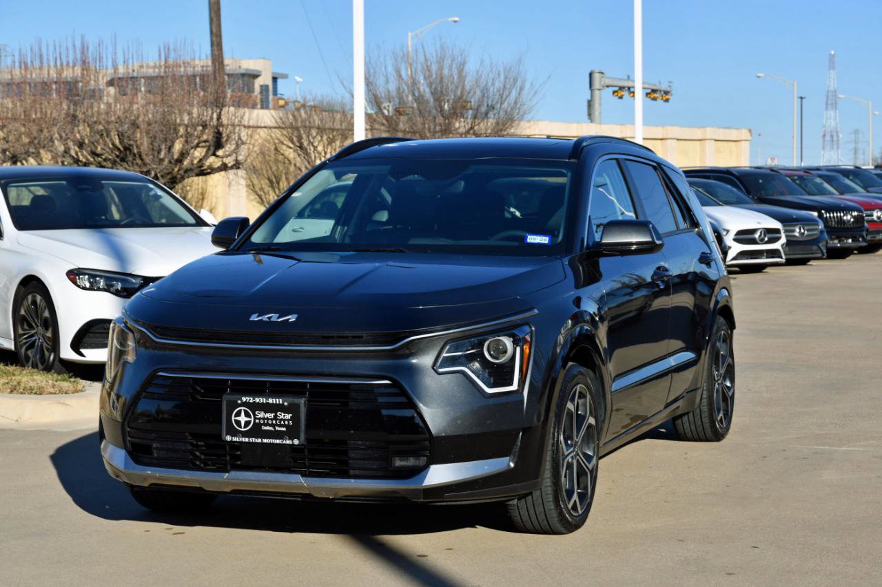 Used 2023 Kia Niro EX Touring image 2