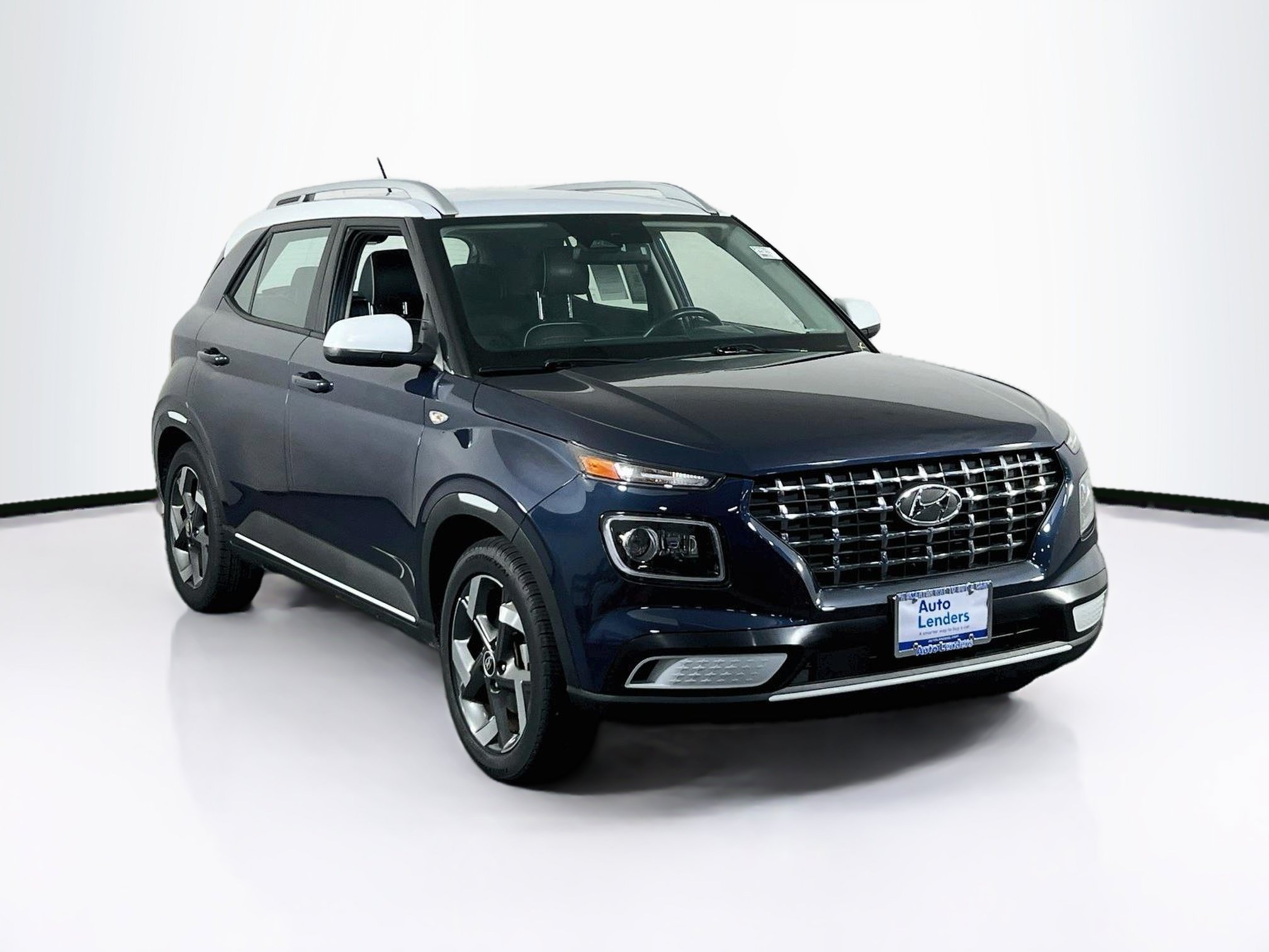 Used 2023 Hyundai Venue Limited FWD image 3