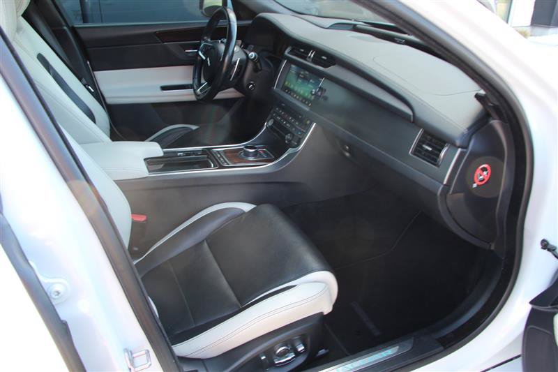 Used 2018 Jaguar XF S AWD/4WD image 30