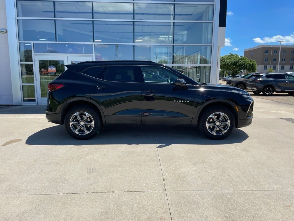 Used 2024 Chevrolet Blazer LT w/ Convenience Package AWD/4WD image 4
