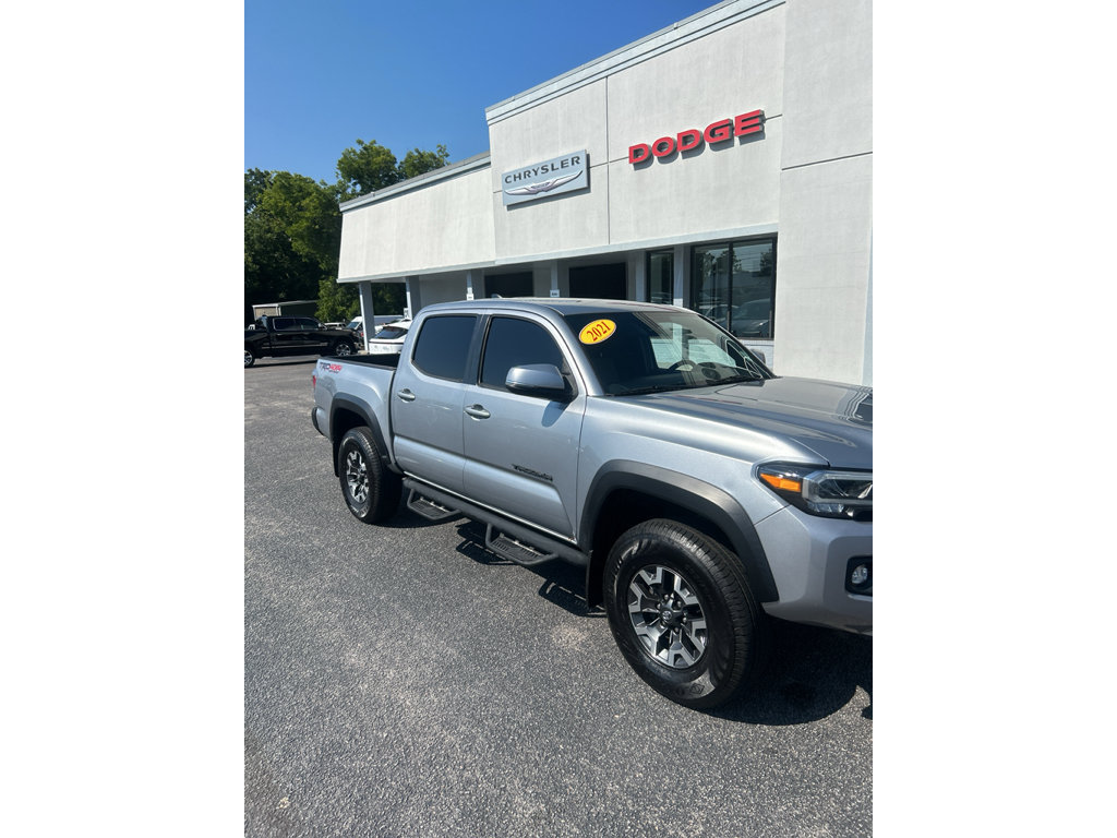 Used 2021 Toyota Tacoma TRD Off-Road w/ Technology Package AWD/4WD image 2