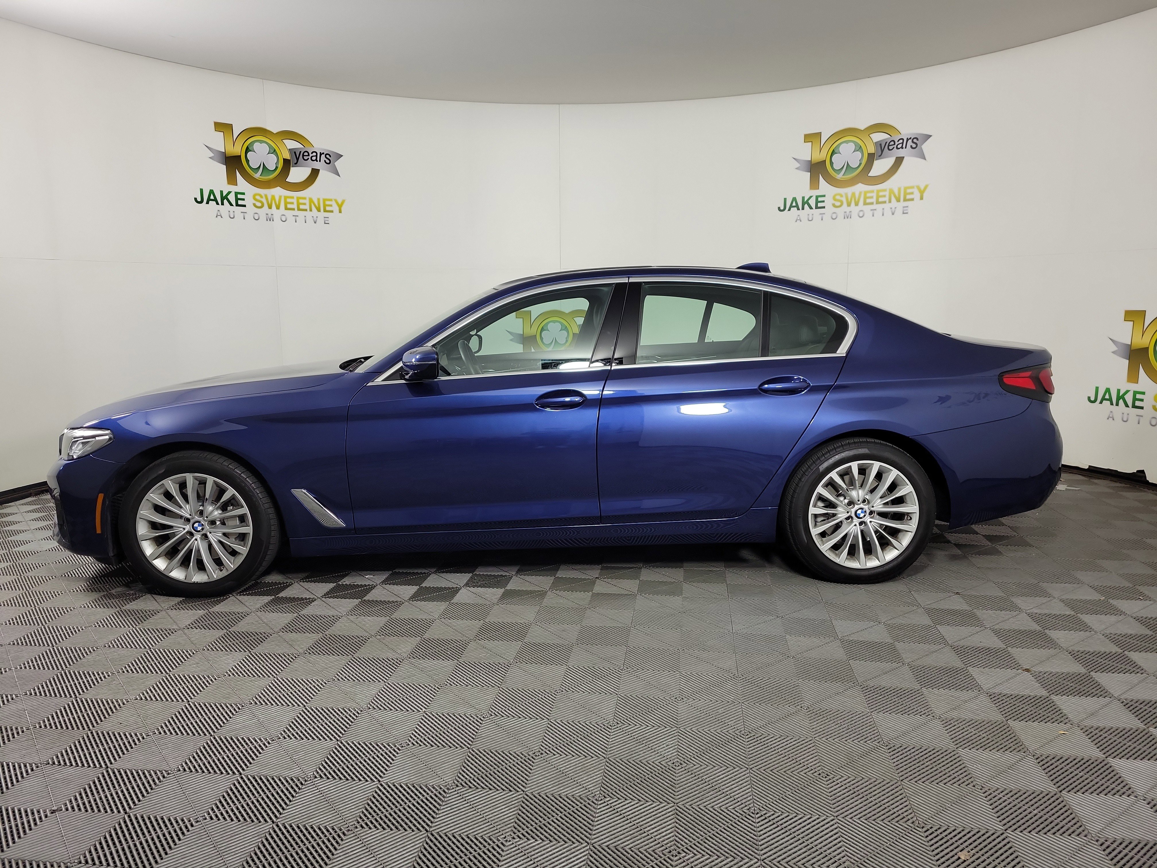 Certified 2022 BMW 530i xDrive w/ Premium Package image 2