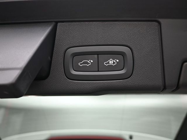 Used 2023 Volvo XC60 B5 Ultimate image 32