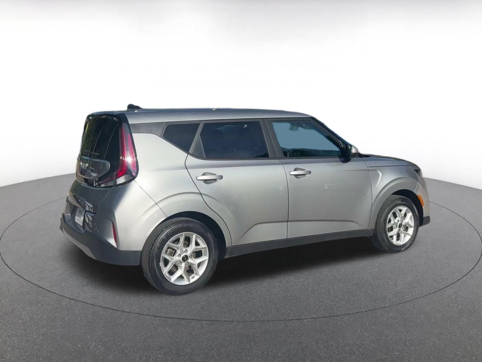 Used 2025 Kia Soul LX w/ LX Technology Package FWD image 13