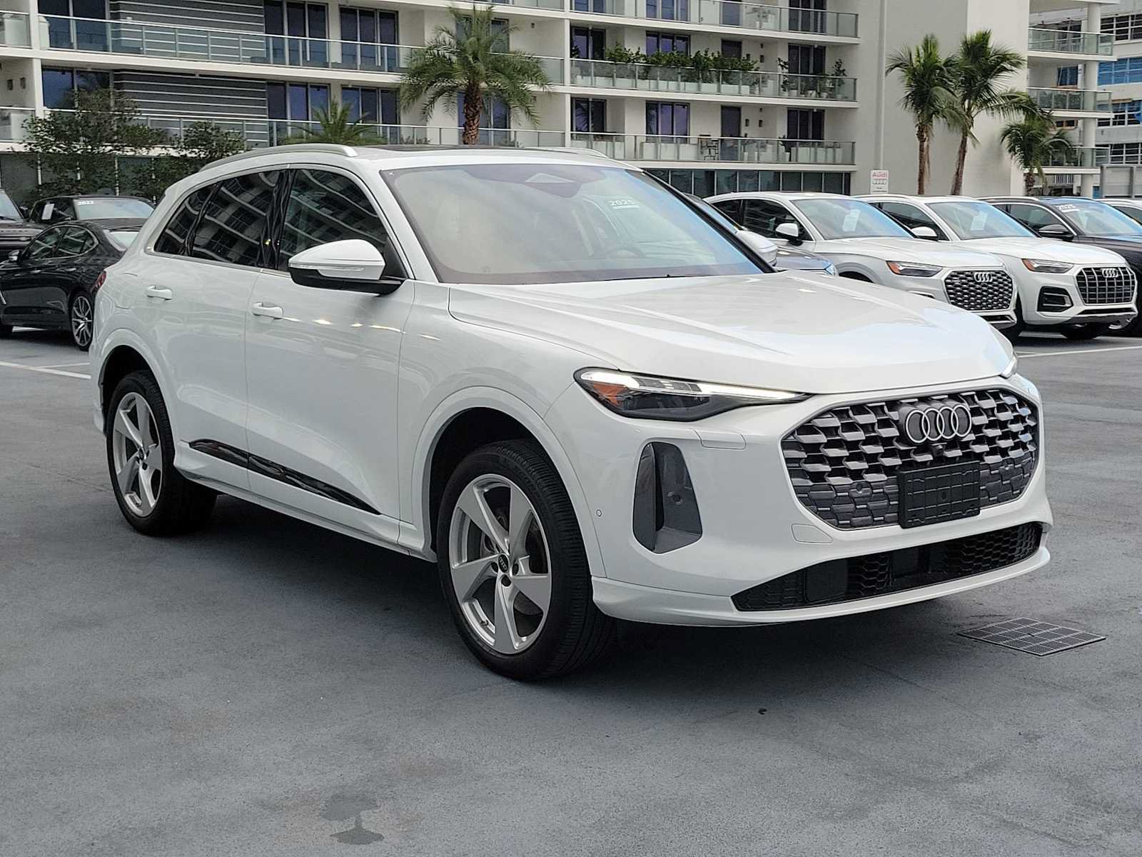 Certified 2025 Audi Q5 Premium Plus w/ Premium Plus AWD/4WD image 7