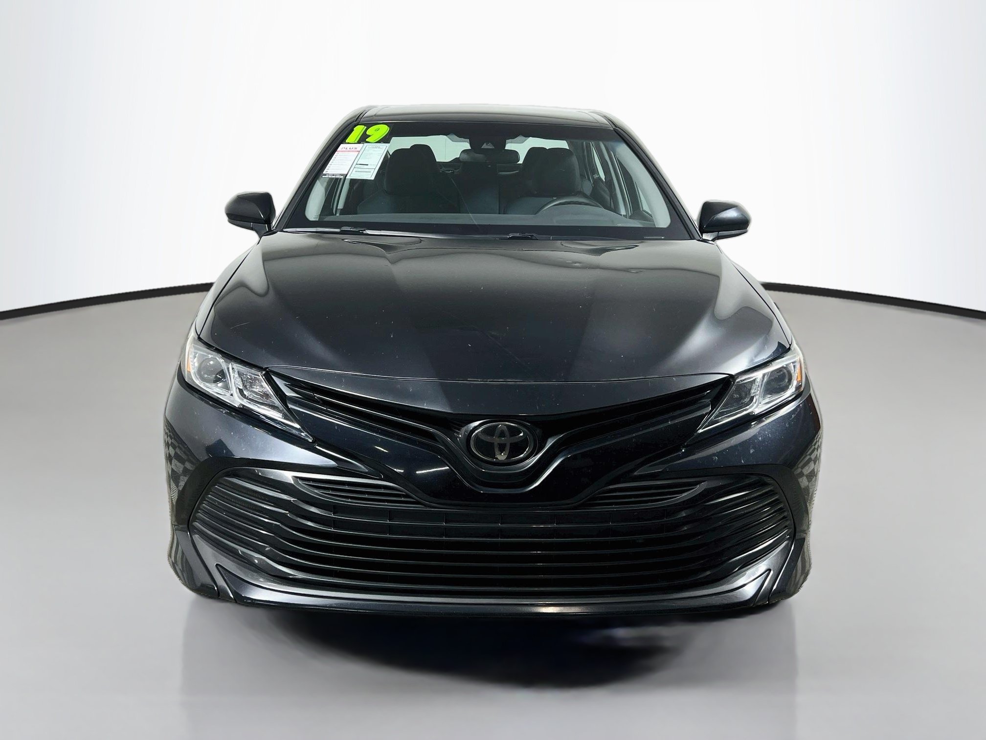 Used 2019 Toyota Camry LE FWD image 11