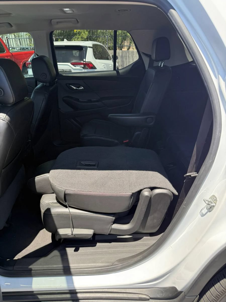 Used 2019 Chevrolet Traverse RS FWD image 17
