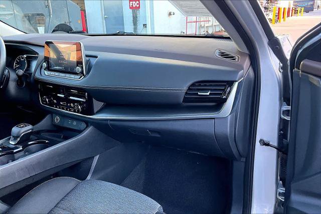 Certified 2023 Nissan Rogue SV image 18