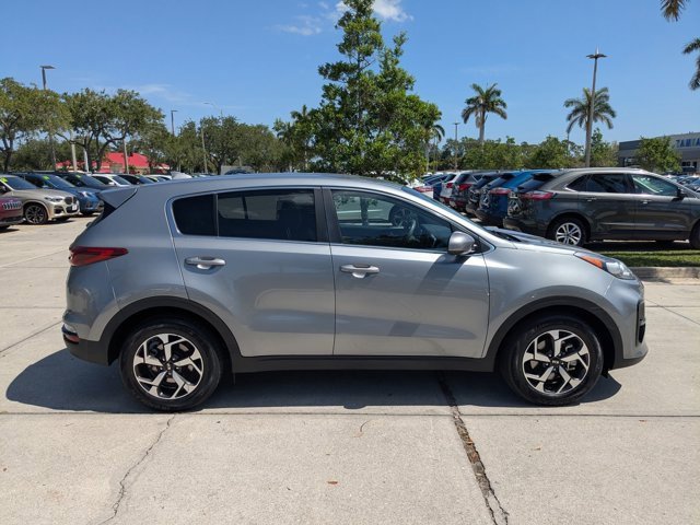 Used 2022 Kia Sportage LX image 3